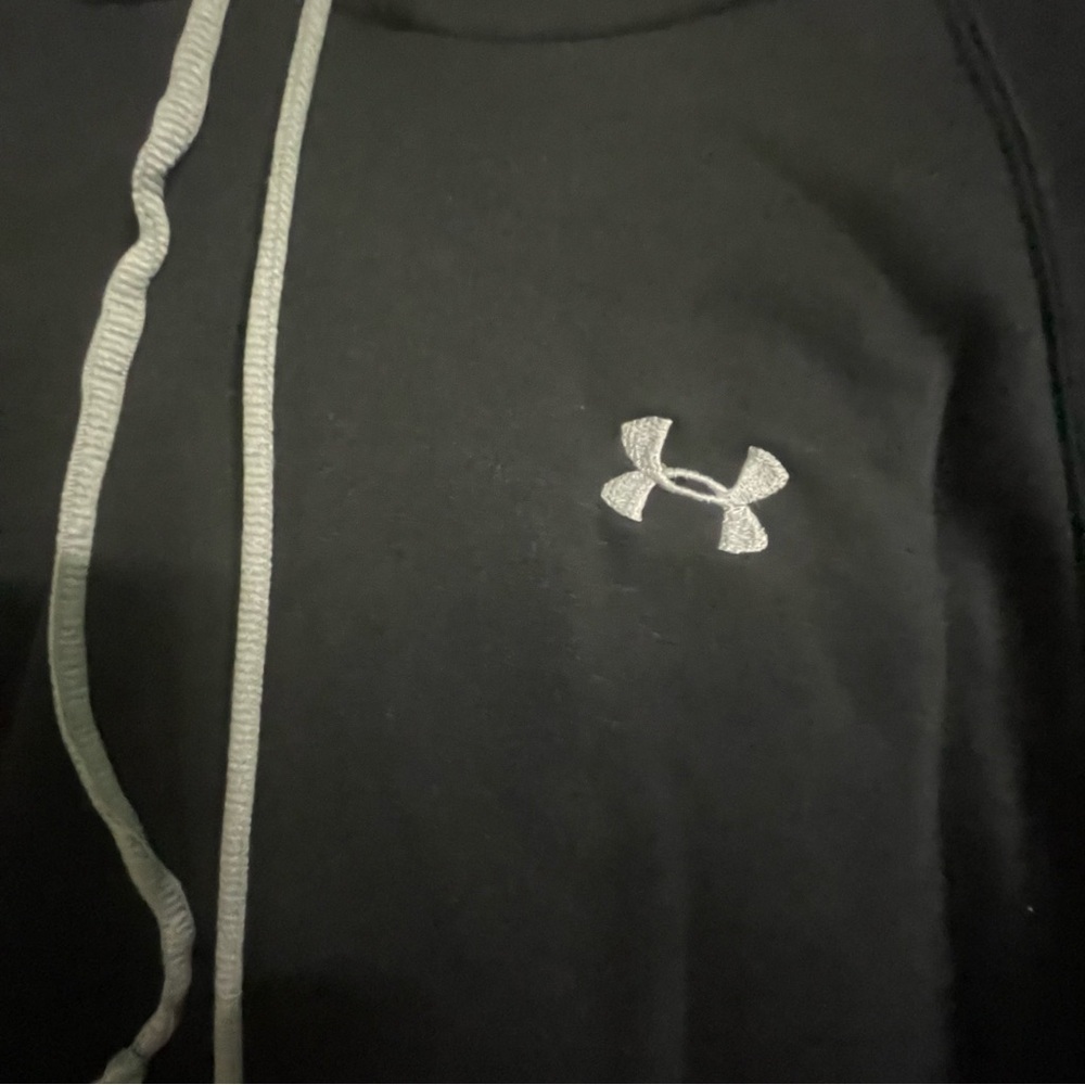 Under Armour hooded sweatshirt size XS black, fleece, long sleeves, chest logo - Picture 10 of 10